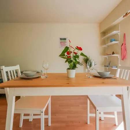 Apartment 10th Arr Stylish Retreat