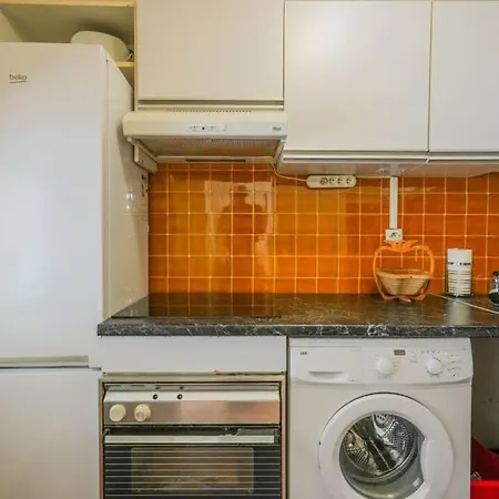Apartment 10th Arr Stylish Retreat